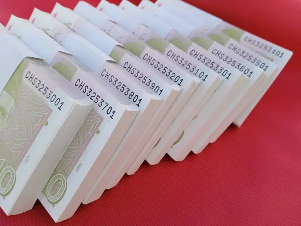 نئے کرنسی نوٹ نایاب،دس روپے والا بنڈل کتنے کا ملنے لگا؟